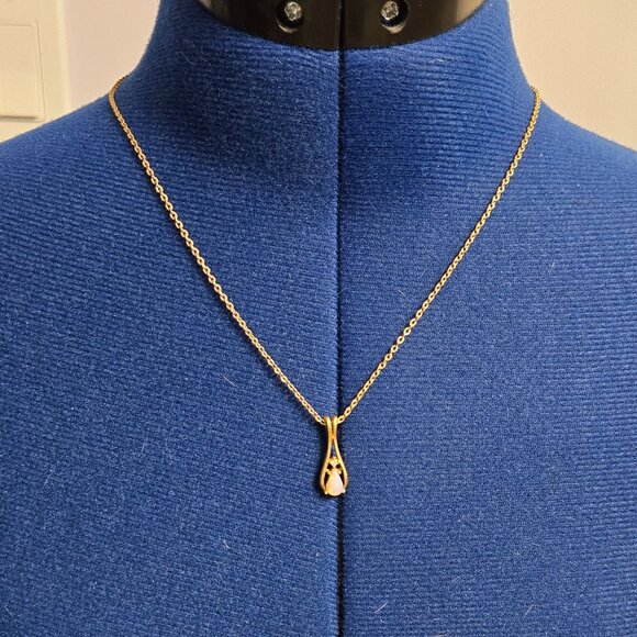 Avon Tear Drop Fire Glow Pendant Necklace - Picture 2 of 4